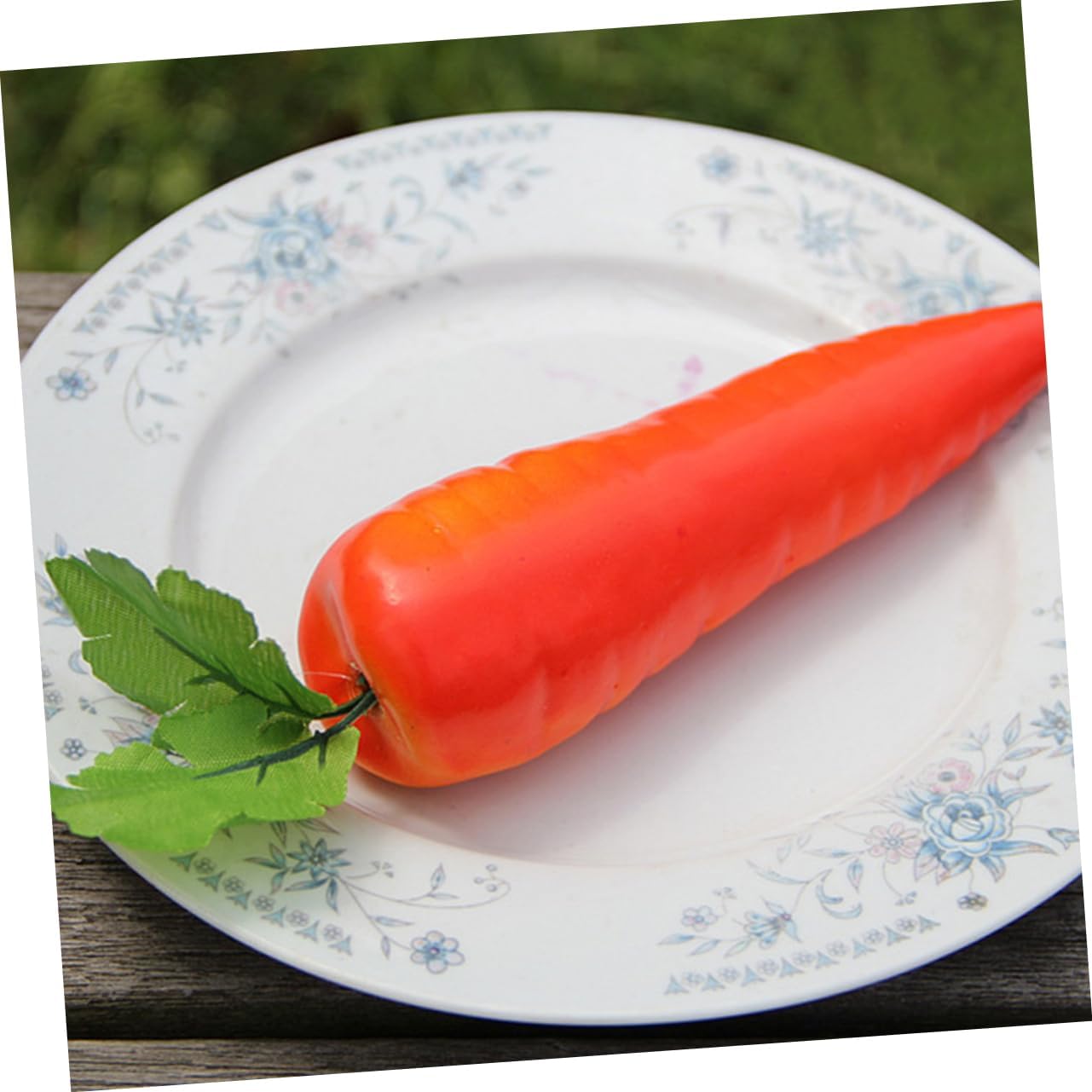 Cabilock 8Pcs Realistic Fake Carrots Artificial Vegetable Decorations